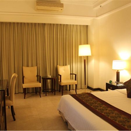 Clifford Golden Lake Hotel Foshan Exterior foto