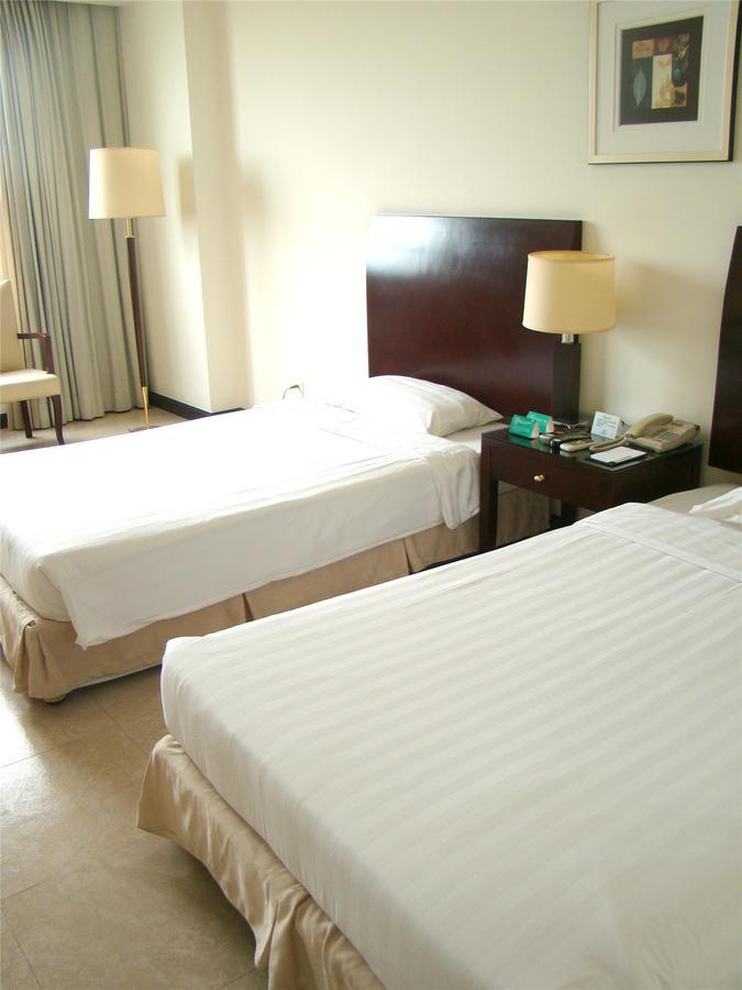 Clifford Golden Lake Hotel Foshan Exterior foto