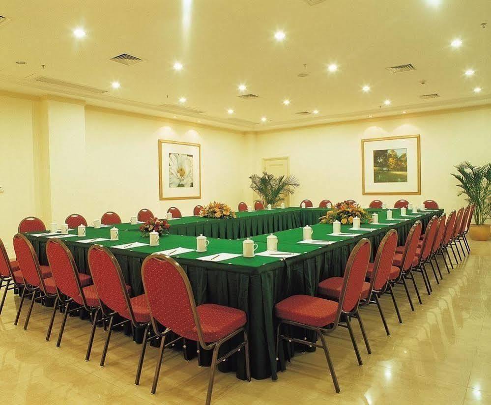 Clifford Golden Lake Hotel Foshan Exterior foto